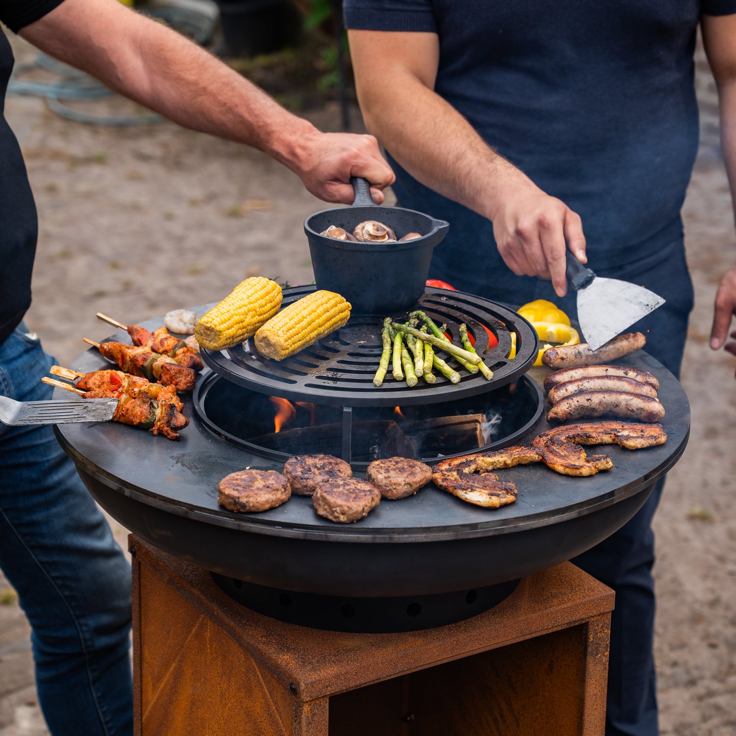BBQ Plancha Grill Blackline Corten steel 8mm Camarada 2.0 - With poker and wood storage Ø70cm
