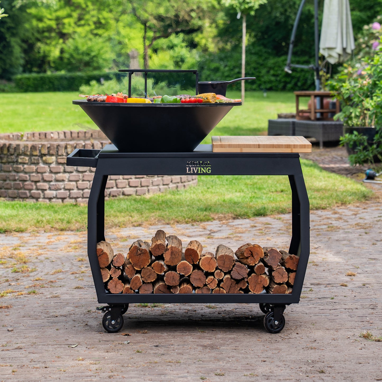 BBQ Plancha Grill Big Jack Black 3.0 - With poker and wood storage