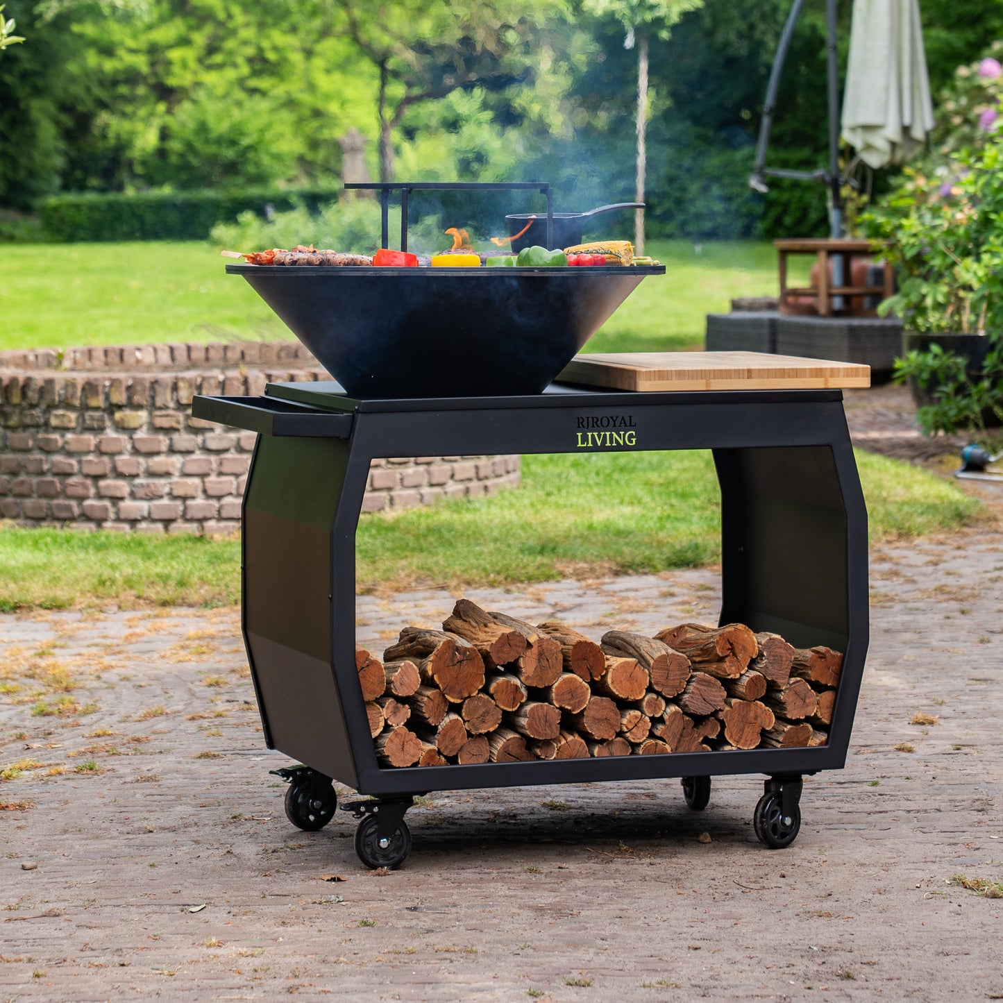 BBQ Plancha Grill Big Jack Black 3.0 - With poker and wood storage