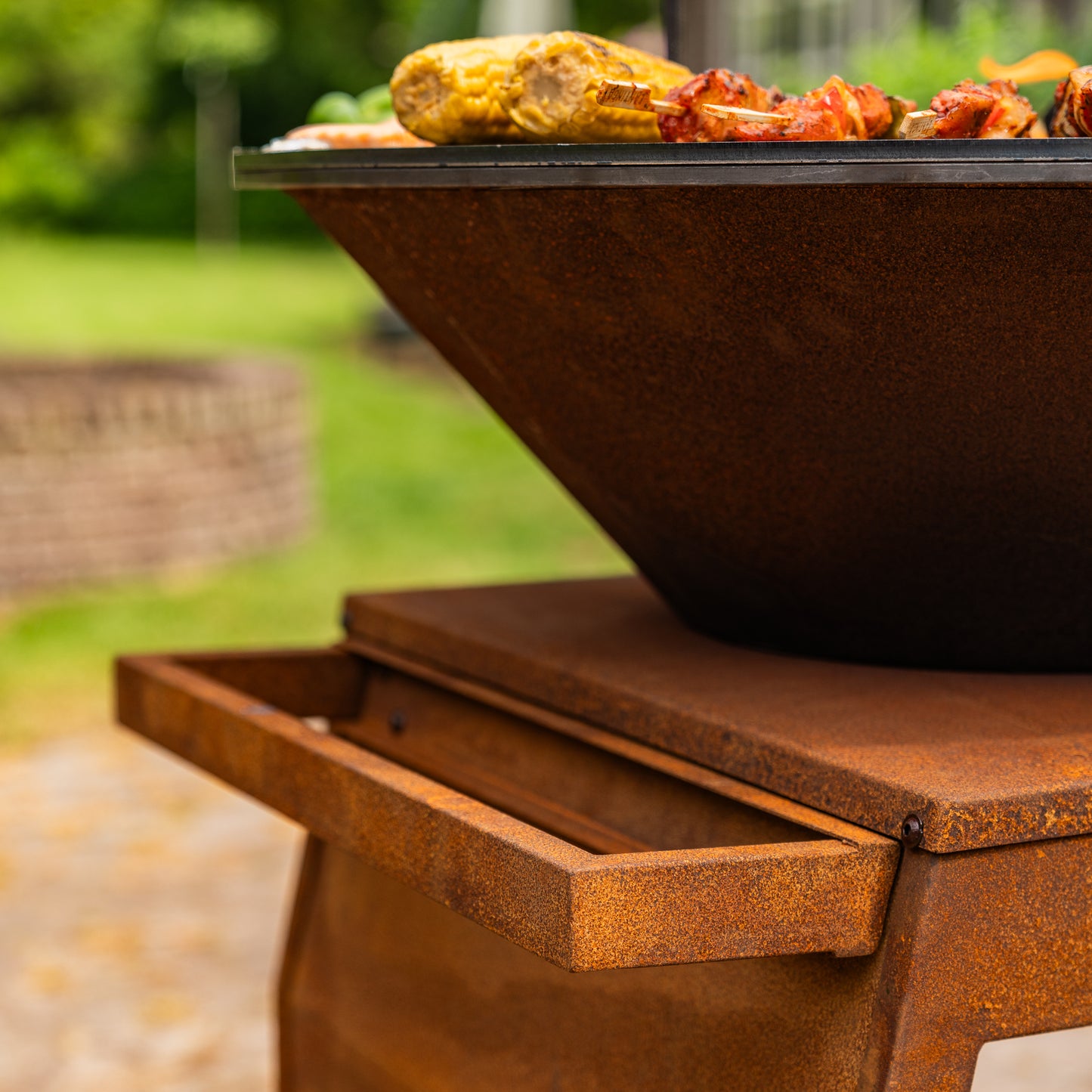 BBQ Plancha Grill Big Jack Cortenstahl 2.0 - Mit Abdeckung und Holzlager