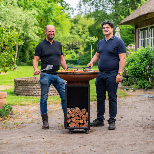 BBQ Plancha Grill Cortenstahl 8mm Camarada 2.0 - Mit Abdeckung und Holzlager Ø70cm