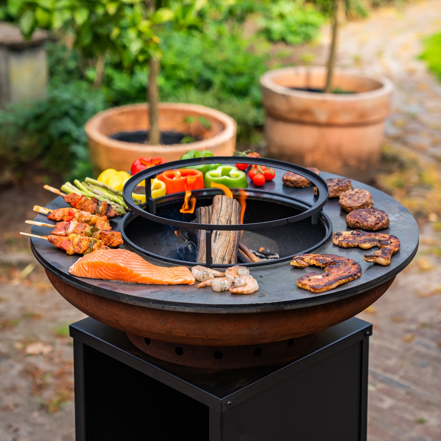 BBQ Plancha Grill Corten steel 8mm Camarada 2.0 - With poker and wood storage Ø70cm
