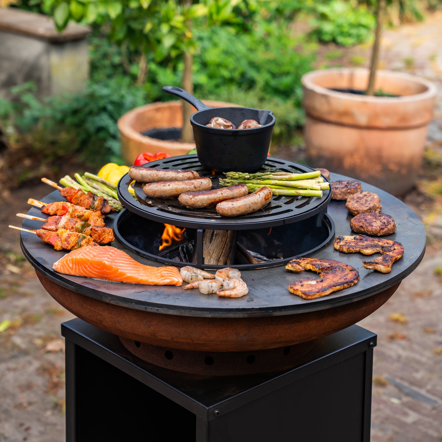 BBQ Plancha Grill Corten steel 8mm Camarada 2.0 - With poker and wood storage Ø70cm