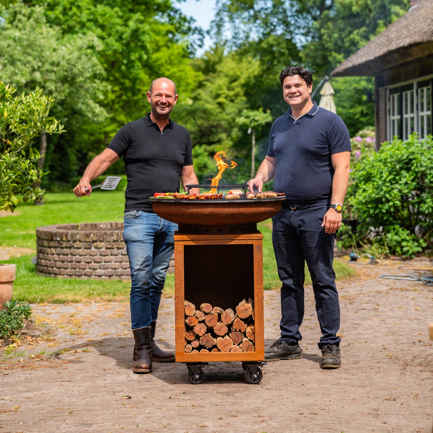 BBQ Plancha Grill Hermano XXL Corten steel - With poker and wood storage Ø80cm 8mm